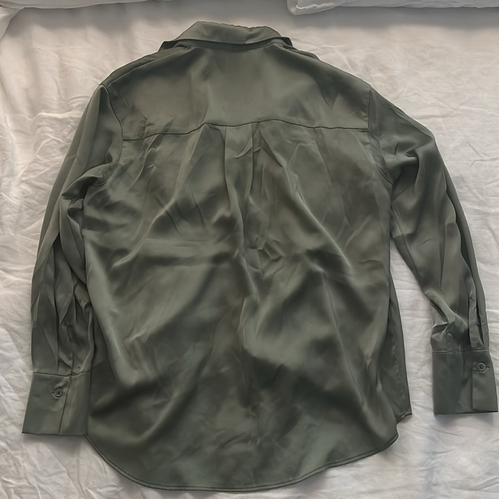 UNIQLO Button Up - Picture 3 of 3